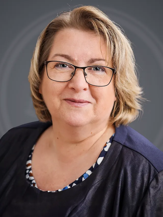 Brigitte Neuhardt, Rechtsanwalts- und Notarfachangestellte